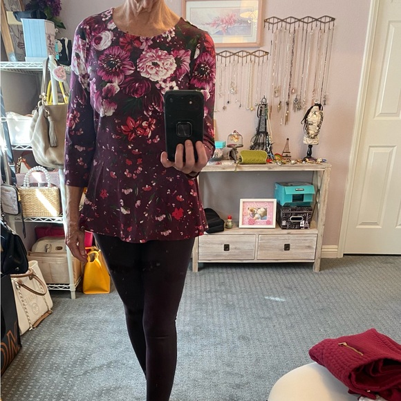 Isaac Mizrahi, floral, peplum top with 3/4 sleeves. Size XS - Picture 2 of 8